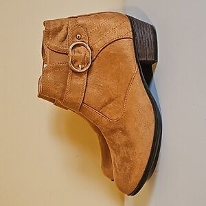 Forever Women's‎ Faux Suede Booties Size 6 Tan Color